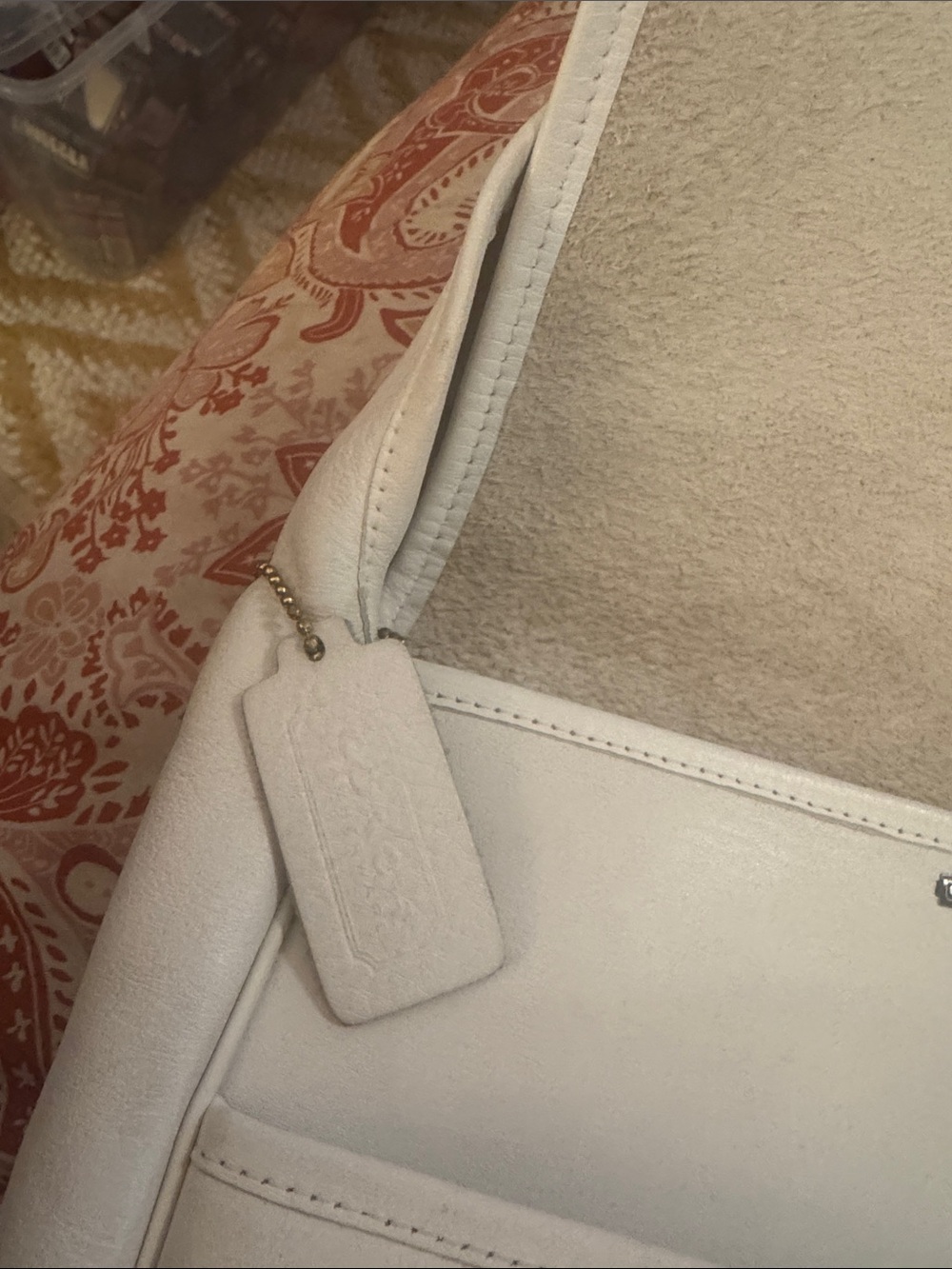 Coach vintage shoulder bag ivory some discoloration on bottom preowned - Picture 3 of 4